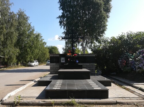 Ekaterina_Savinova_Kleshchikhinskoye_Cemetery.jpg
