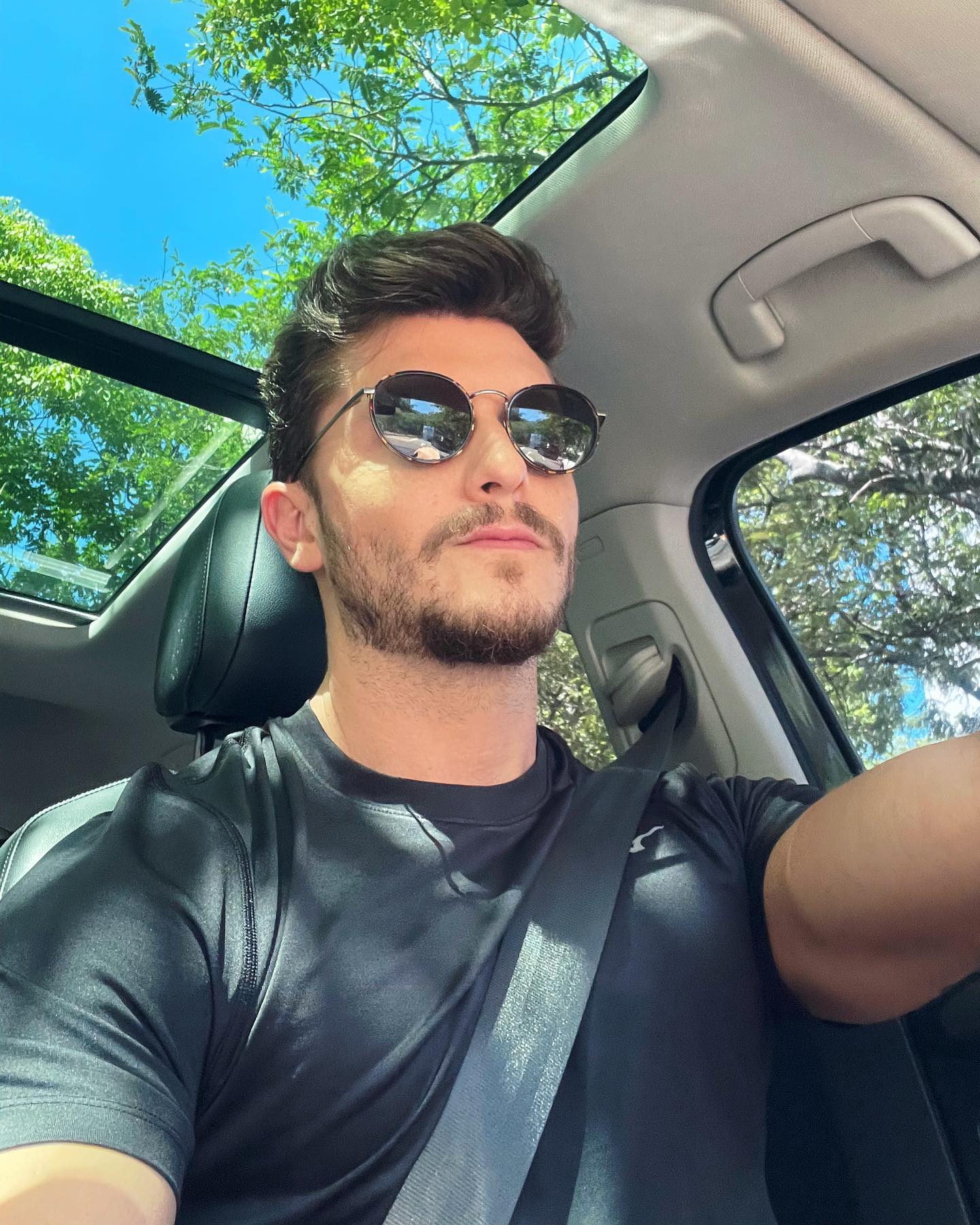 https://e.radikal.host/2023/04/20/Photo-by-Klebber-Toledo-on-March-09-2023.-May-be-a-selfie-of-1-person-beard-seatbelt-and-sunglasses..jpg
