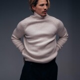 Photo-by-ROMULO-ARANTES-NETO--Actor-on-April-15-2023.-May-be-an-image-of-1-person-sweater-knit-and-turtleneck.