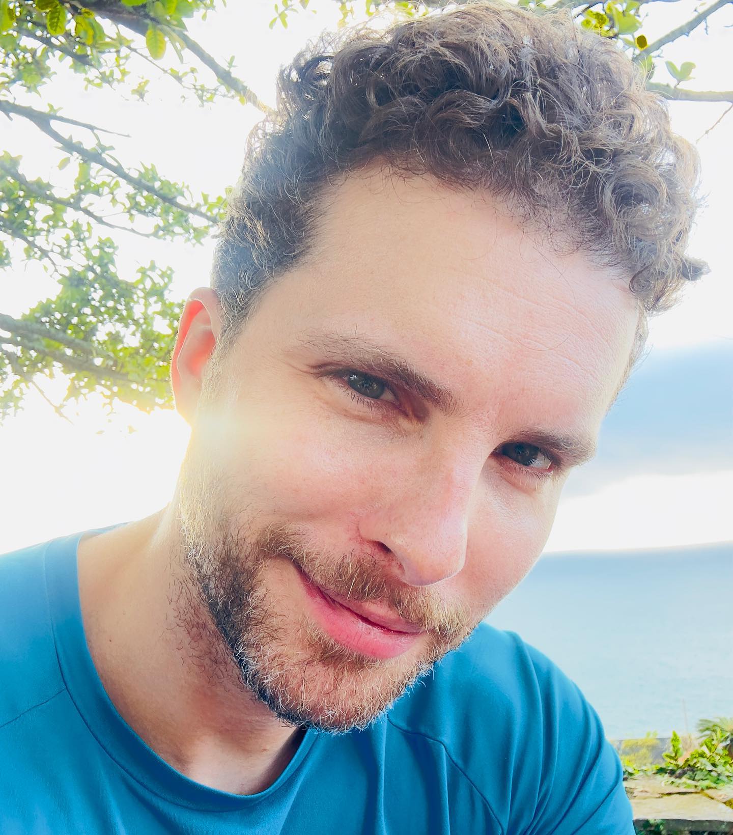 https://e.radikal.host/2023/04/20/Photo-by-Thiago-Fragoso-in-Rio-de-Janeiro-Rio-de-Janeiro.-May-be-a-selfie-of-1-person-beard-and-outdoors..jpg