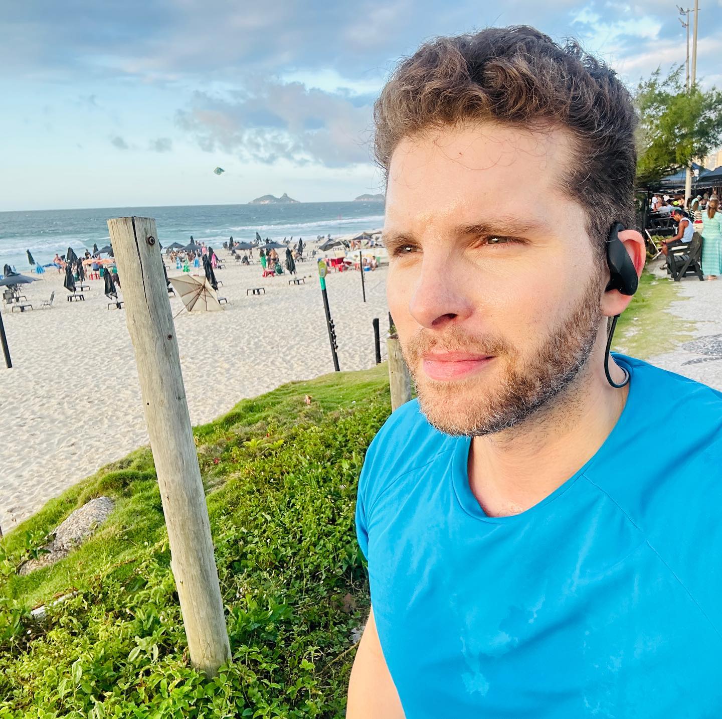 https://e.radikal.host/2023/04/20/Photo-by-Thiago-Fragoso-on-January-27-2023.-May-be-a-selfie-of-one-or-more-people-beard-beach-and-ocean.-1.jpg
