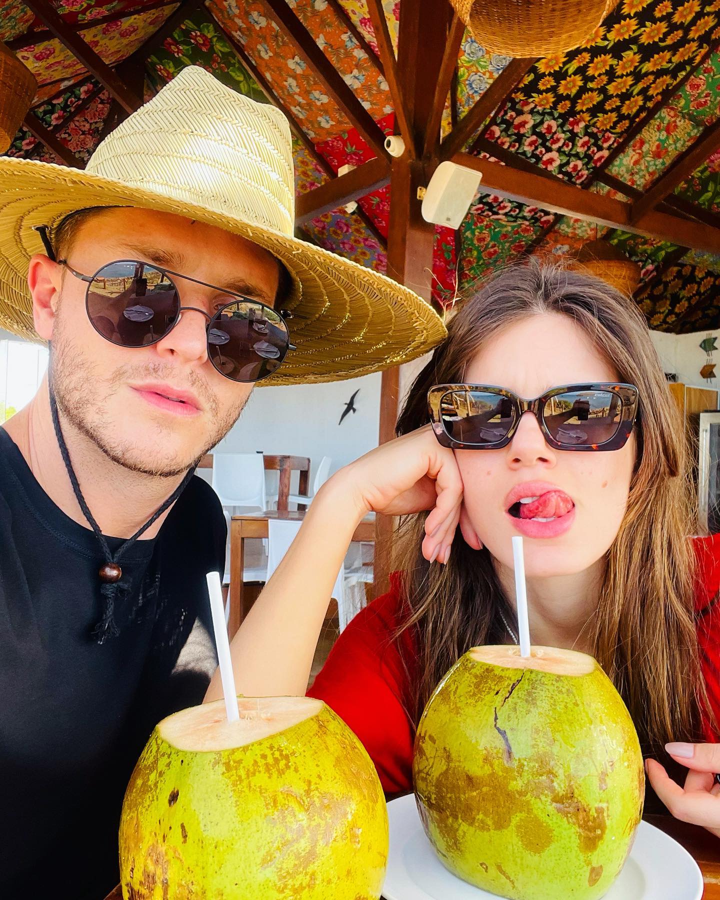 https://e.radikal.host/2023/04/20/Photo-shared-by-Klebber-Toledo-on-April-14-2023-tagging-camilaqueiroz.-May-be-an-image-of-2-people-and-coconut..jpg