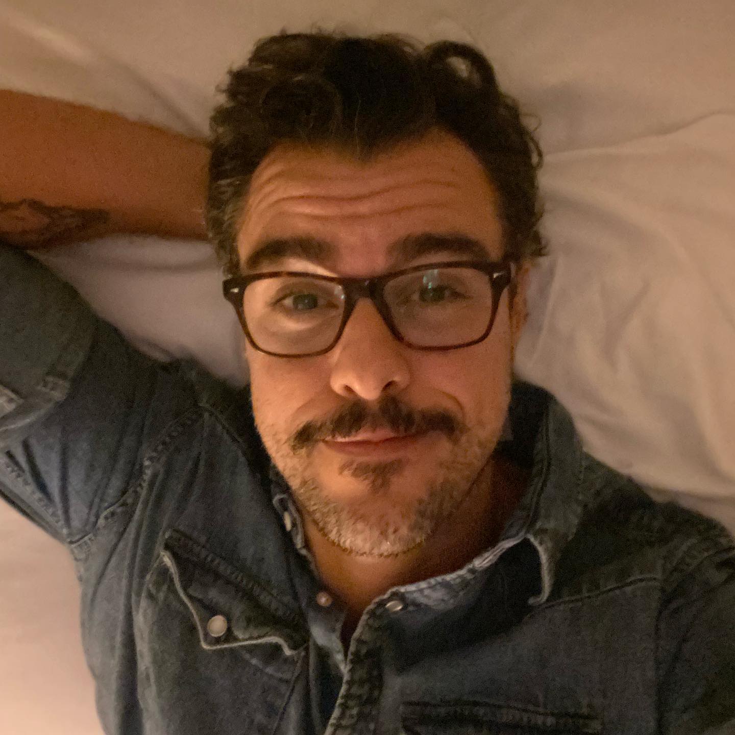 https://e.radikal.host/2023/04/22/Photo-by-Joaquim-Lopes-on-March-31-2023.-May-be-a-selfie-of-1-person-beard-eyeglasses-and-bedroom..jpg