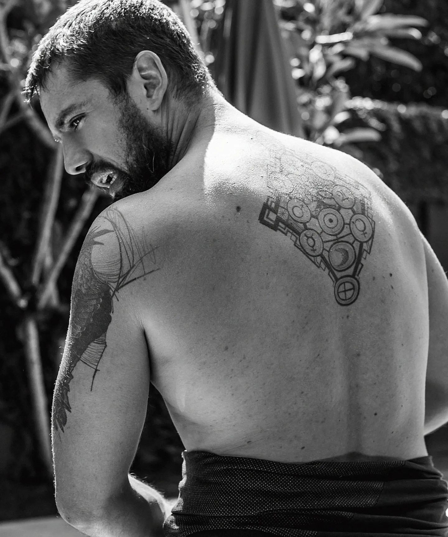 https://e.radikal.host/2023/04/22/Photo-by-Sergio-Baia-on-April-01-2023.-May-be-a-black-and-white-image-of-1-person-beard-biceps-tattoo-and-sarong..jpg