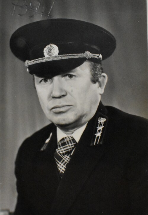 MARIINSKO-POSADSKII-LESKOZ.-I.S.-SERGEEV-RABOTAL-V-LESKOZE-S-1971-GODA.-V-1996-GODU-PRISVOENO-ZVANIE-ZASLUZENNYI-LESOVOD-ROSSII-DIREKTOR-LESKOZA..jpg