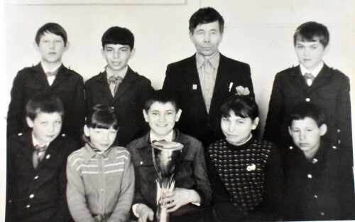 1986G.-PERVOE-CURASEVO.-KOMANDA-SASISTOV-ZAVOEVAVSAY-PEREKODYSII-KUBOK-RK-VLKSM.-MARIINSKO-POSADSKII-RAION.jpg