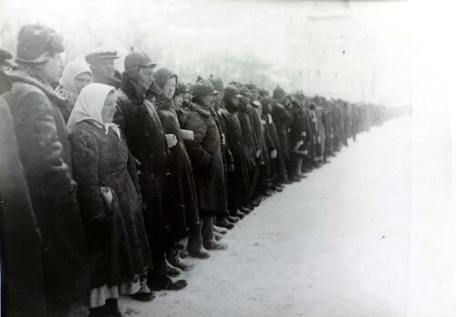 1936г. Краевой съезд колхозников ударников в Горьком. Чувашские делегаты на митинге