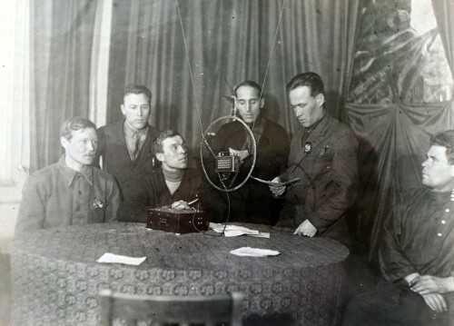 1936G.-KRAEVOI-SEZD-KOLKOZNIKOV-UDARNIKOV-V-GORKOM..-ORDENONOSET-CUVASII-TOVARIS-KRASNOV-GOVORIT-PO-RADIO-NA-ZAVODE-KRASNOE-SORMOVO.jpg