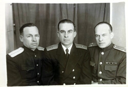 1953G.-BRATY-SEREBRENNIKOVY-ALEKSANDR-LEONID-I-SERGEI-.-UROZENTY-MARIINSKOGO-POSADA..jpg