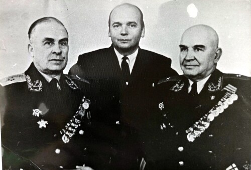 1960--E.-KONTR-ADMIRAL-SEREBRENNIKOV-LEONID-VASILEVIC-I-P.G.-VINOGRADOV-S.V.-KUDRYVTEV..jpg