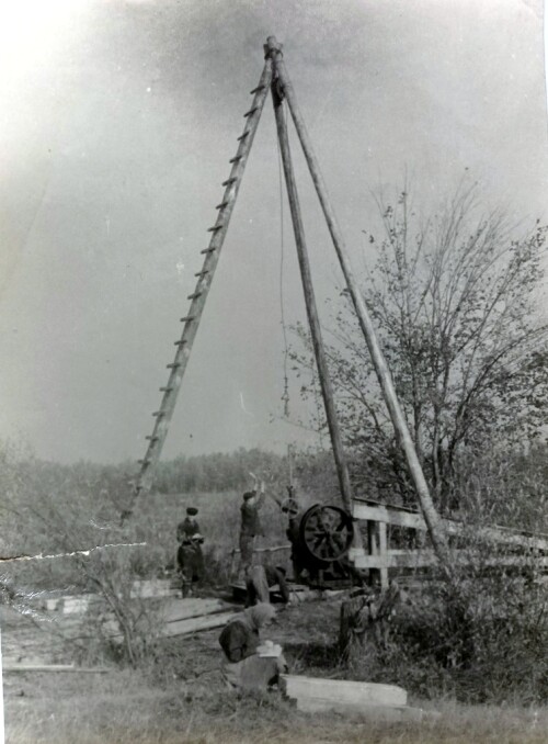 1952г. Бурильная вышка, поставленная в целях исследования грунта и местности для строительства Чебок