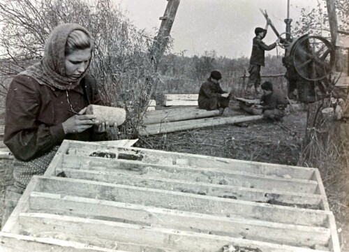 1952г. Грунт, вынутый бурильной машиной для исследования перед строительством Чебоксарской ГЭС.