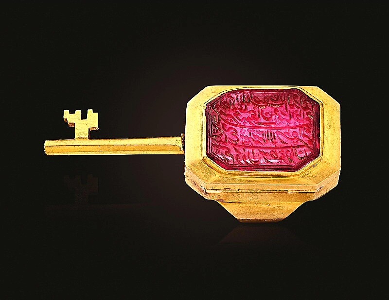 Старинное кольцо - печатка из шпинели и золота со скрытым ключом Tumblr_fac57993f7217093735e7c0a579a691a_e69fd64e_1280