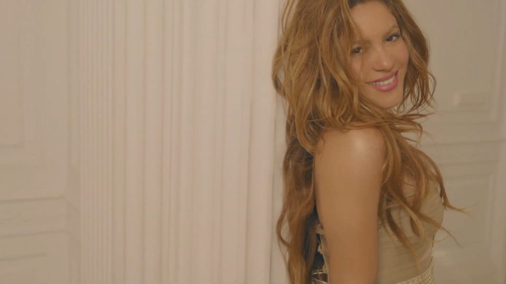 https://e.radikal.host/2024/07/18/Lo-nuevo-de-Shakira-Perfumes.mp4_snapshot_00.06.197.jpg