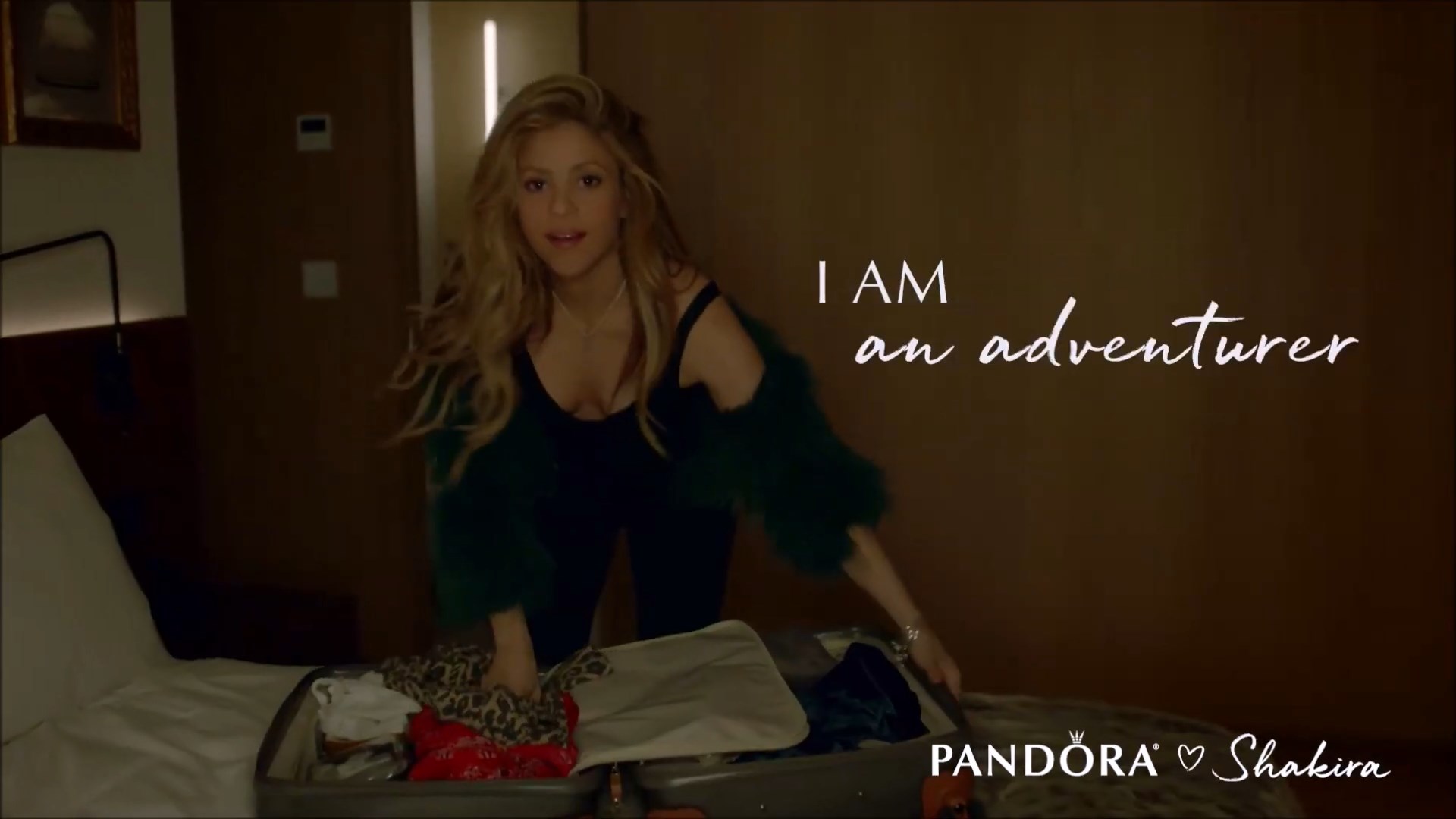 https://e.radikal.host/2024/07/20/Shakira---All-Pandora-Commercials.mp4_snapshot_00.04.794.jpg