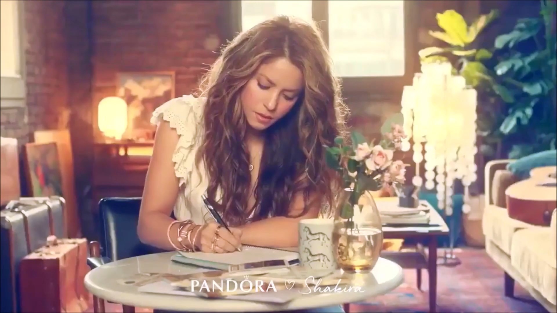 https://e.radikal.host/2024/07/20/Shakira---All-Pandora-Commercials.mp4_snapshot_00.29.047.jpg