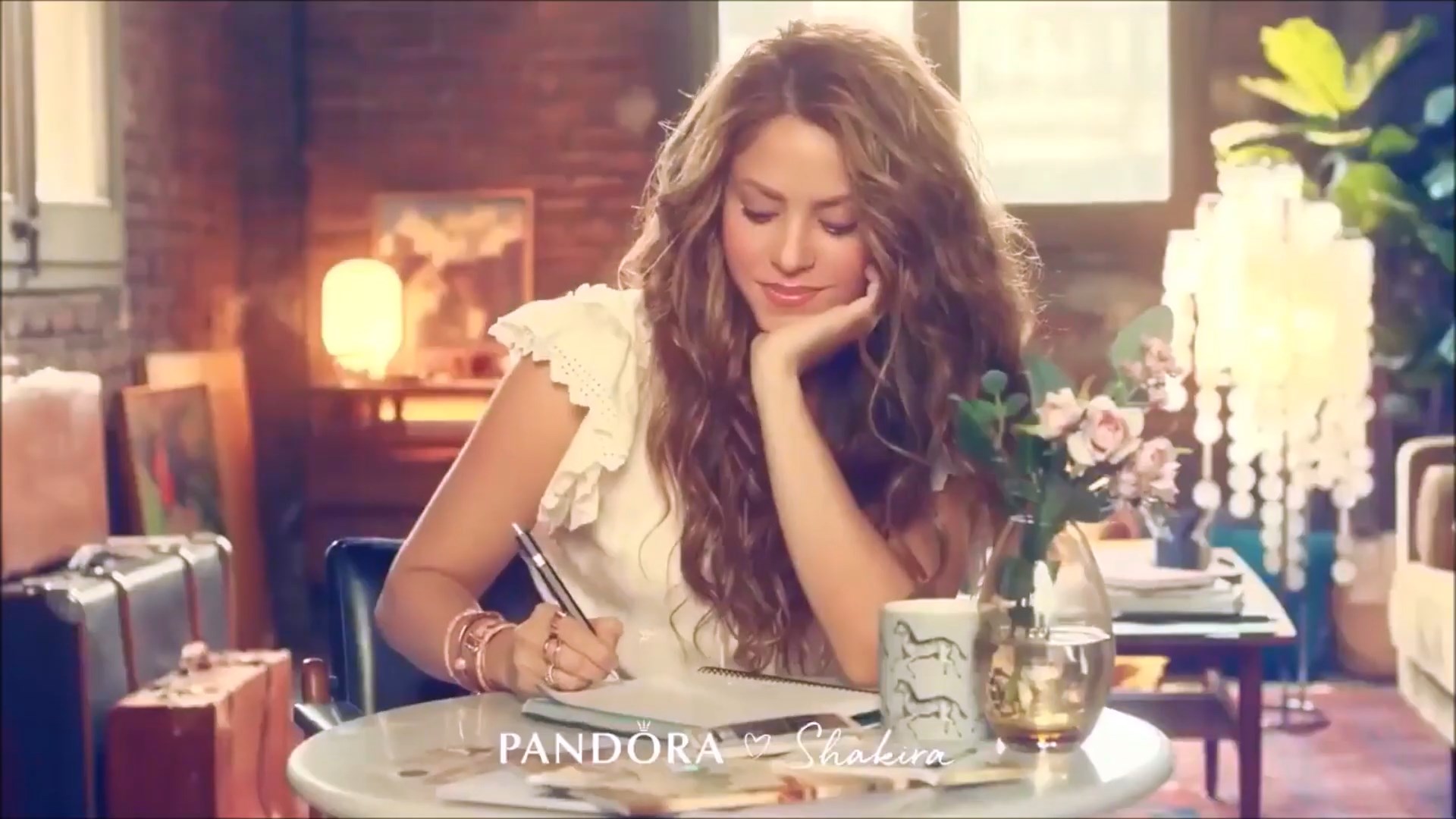 https://e.radikal.host/2024/07/20/Shakira---All-Pandora-Commercials.mp4_snapshot_00.36.458.jpg