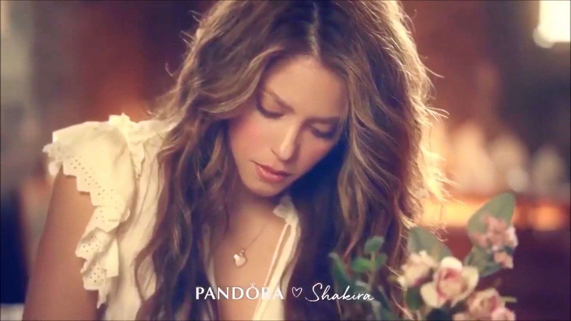 https://e.radikal.host/2024/07/20/Shakira---All-Pandora-Commercials.mp4_snapshot_00.38.937.jpg