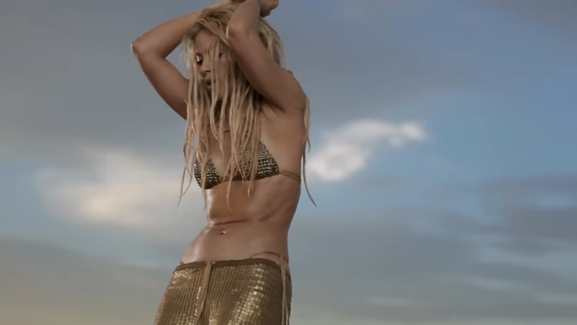 https://e.radikal.host/2024/09/20/Shakira---Loca---The-Making-Of-The-Video-Video.mp4_snapshot_02.44.515.jpg