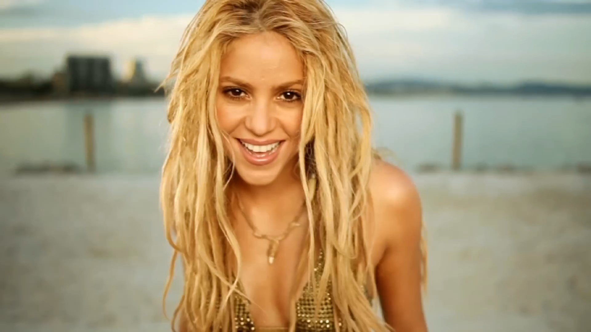 https://e.radikal.host/2024/09/20/Shakira---Loca---The-Making-Of-The-Video-Video.mp4_snapshot_03.11.105.jpg