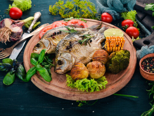 2019Food___Seafood_Grilled_fish_on_a_board_with_vegetables_138379_1.jpg