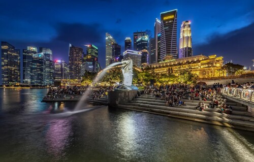 singapur-merlion-park-naberezhnaia-lestnitsa-liudi-fontan-do.jpg