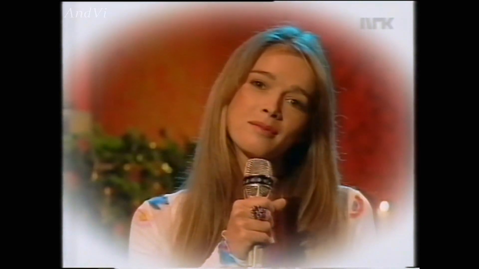 https://e.radikal.host/2024/11/19/Helene-Rolles---Amour-SecretEg-ve-te-BergenJe-m-appelle-Helene--Live-in-Scala-1994.mp4_snapshot_03.47.006.jpg