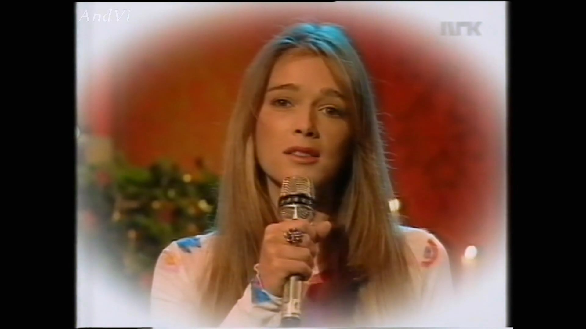 https://e.radikal.host/2024/11/19/Helene-Rolles---Amour-SecretEg-ve-te-BergenJe-m-appelle-Helene--Live-in-Scala-1994.mp4_snapshot_03.49.897.jpg