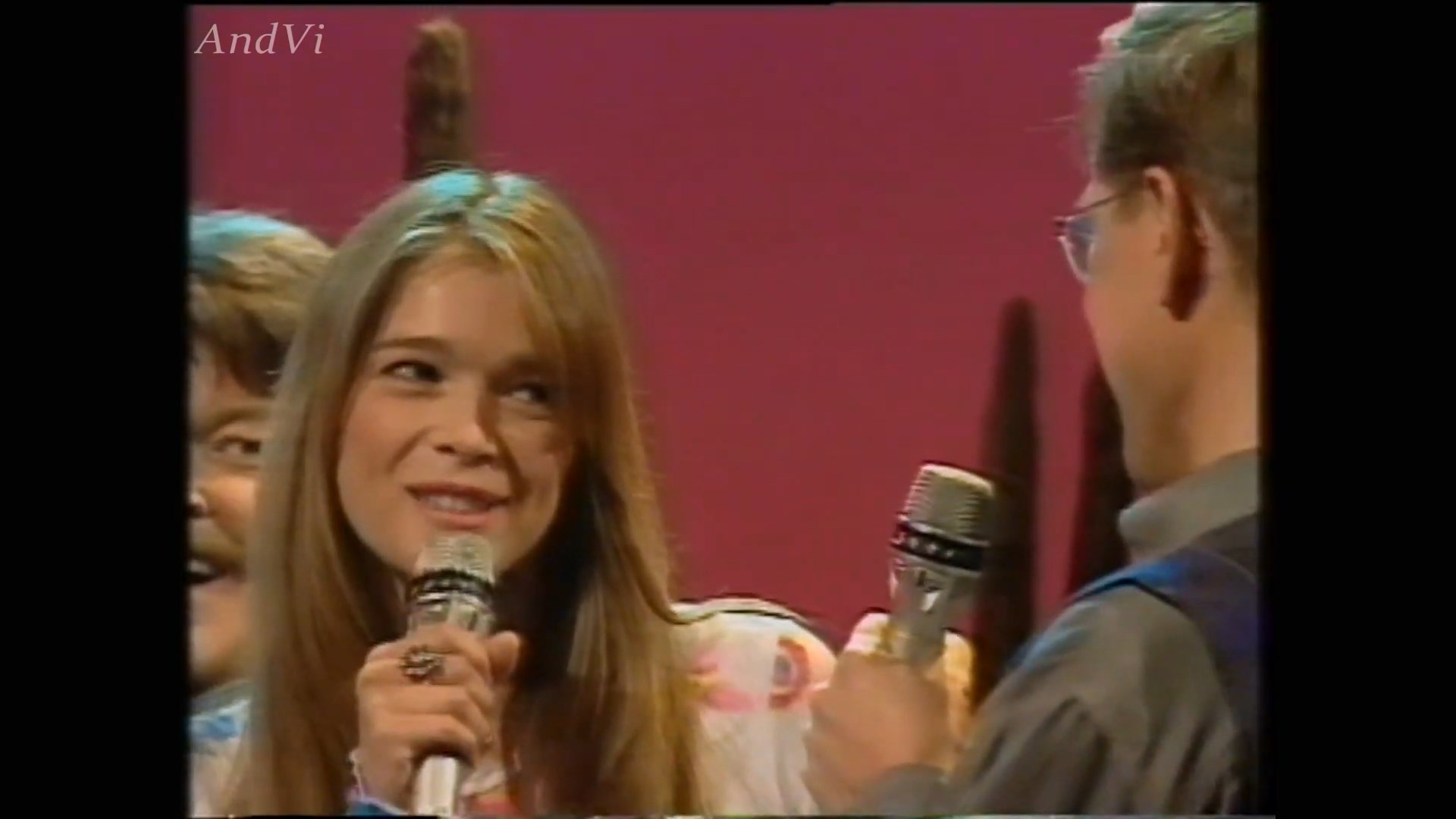 https://e.radikal.host/2024/11/19/Helene-Rolles---Amour-SecretEg-ve-te-BergenJe-m-appelle-Helene--Live-in-Scala-1994.mp4_snapshot_11.31.908.jpg