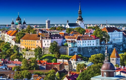 tallin-bashni-estoniia-zdaniia-krepost.jpg