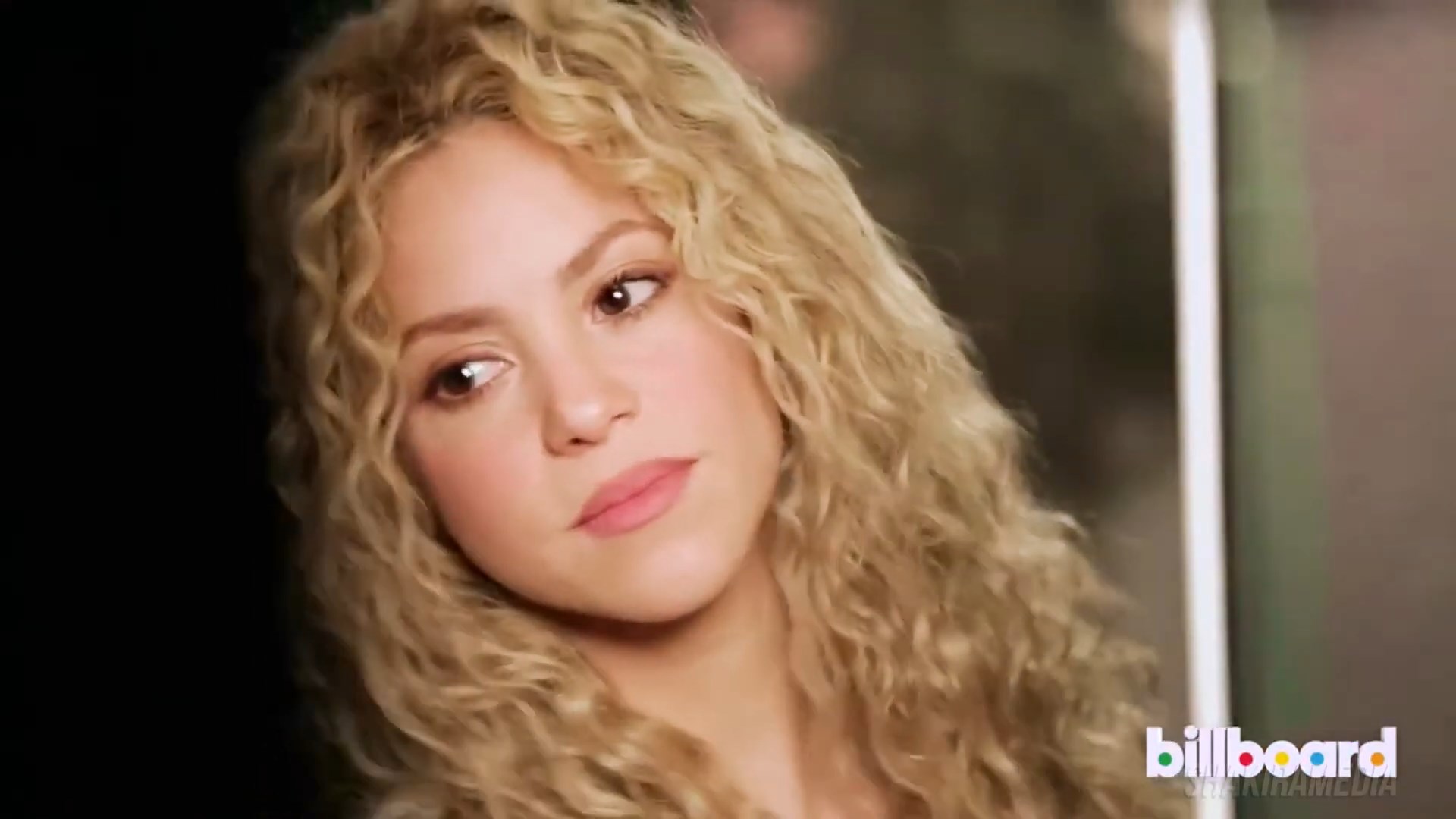 https://e.radikal.host/2024/12/09/Shakira-_-2014-_-Behind-The-Scenes---Billboard-Photo-Shoot-Shakiras-Return.mp4_snapshot_01.14.446.jpg