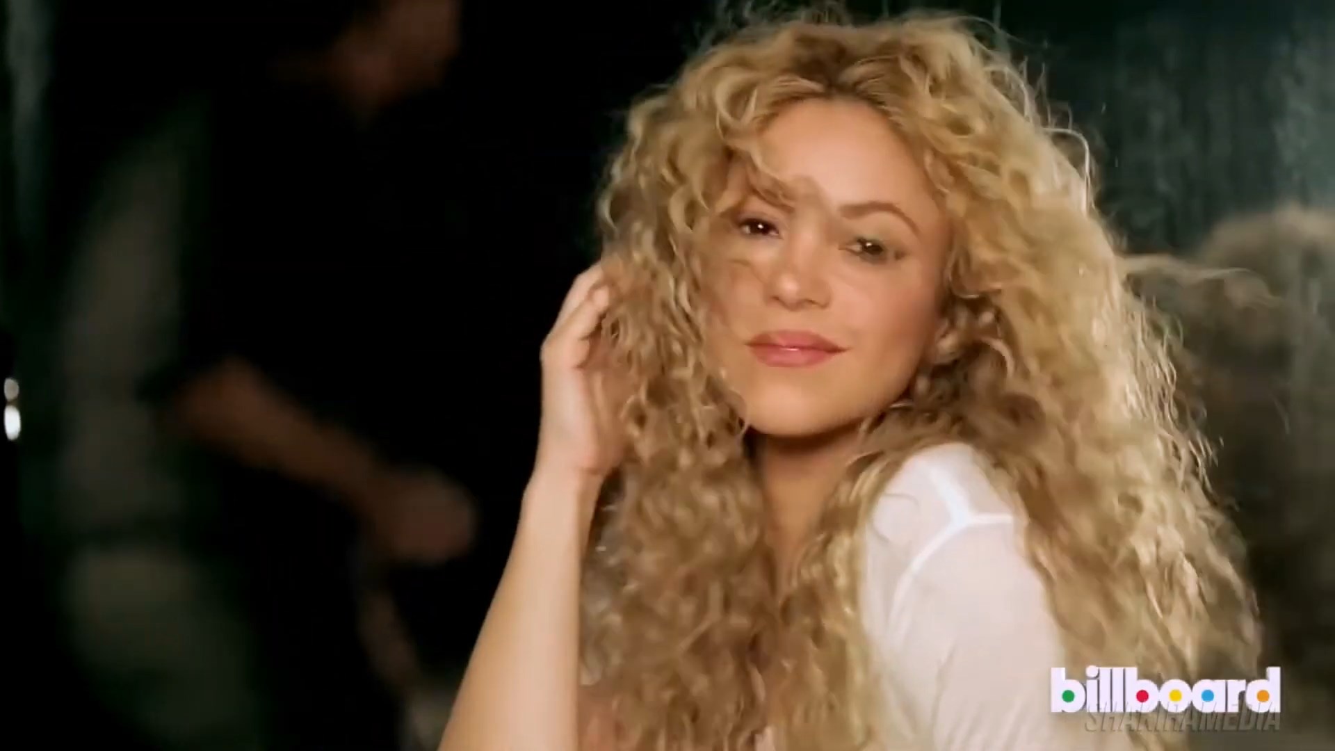 https://e.radikal.host/2024/12/09/Shakira-_-2014-_-Behind-The-Scenes---Billboard-Photo-Shoot-Shakiras-Return.mp4_snapshot_01.29.910.jpg