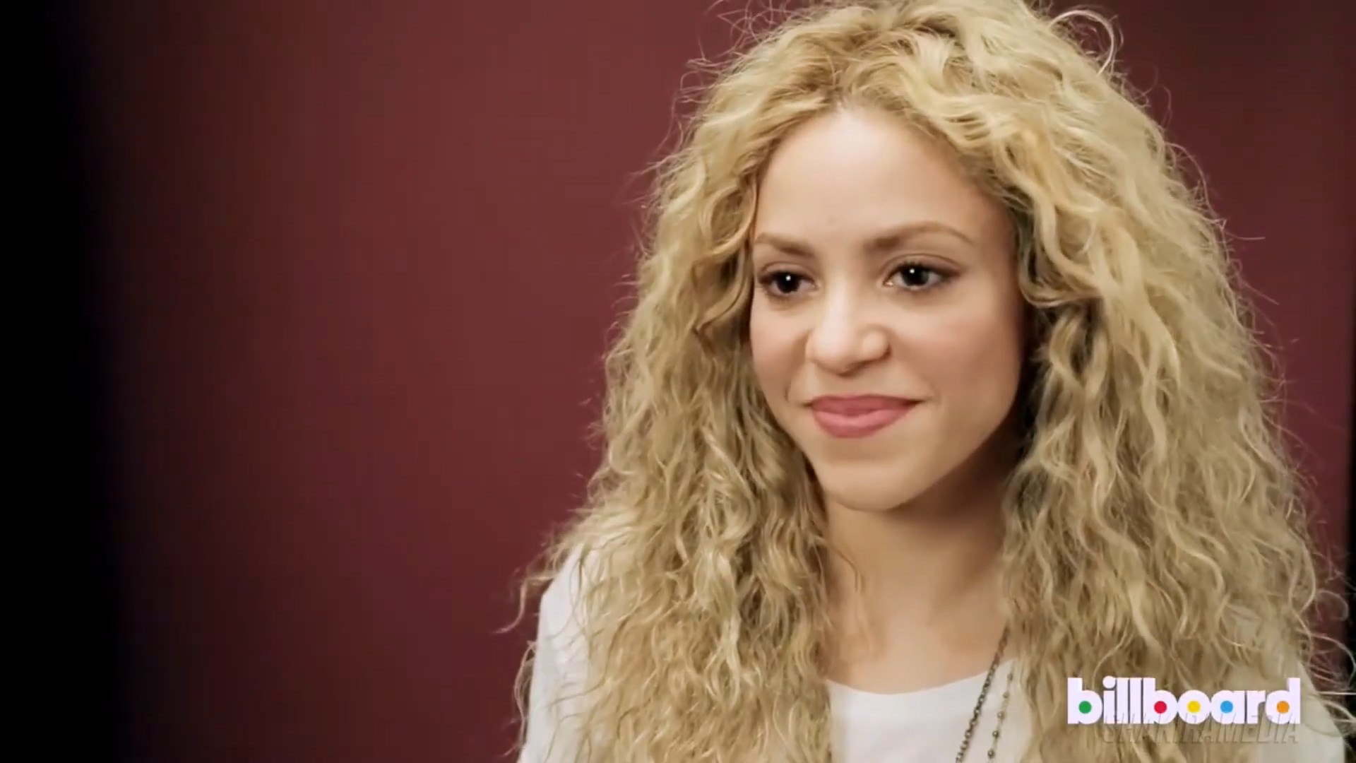 https://e.radikal.host/2024/12/09/Shakira-_-2014-_-Behind-The-Scenes---Billboard-Photo-Shoot-Shakiras-Return.mp4_snapshot_02.02.728.jpg