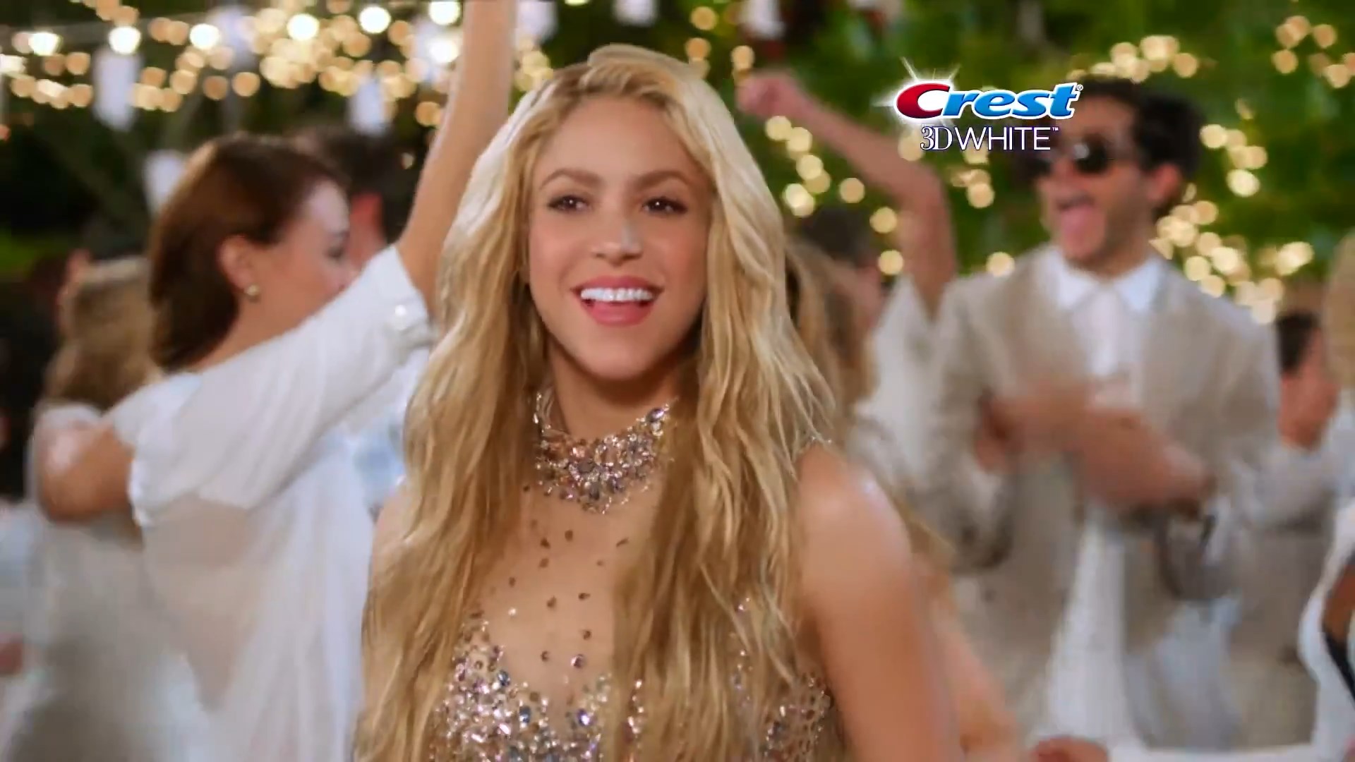 https://e.radikal.host/2024/12/11/Shakira---Comercial-Oral-B-Crest-3D-White-II.mp4_snapshot_00.08.736.jpg