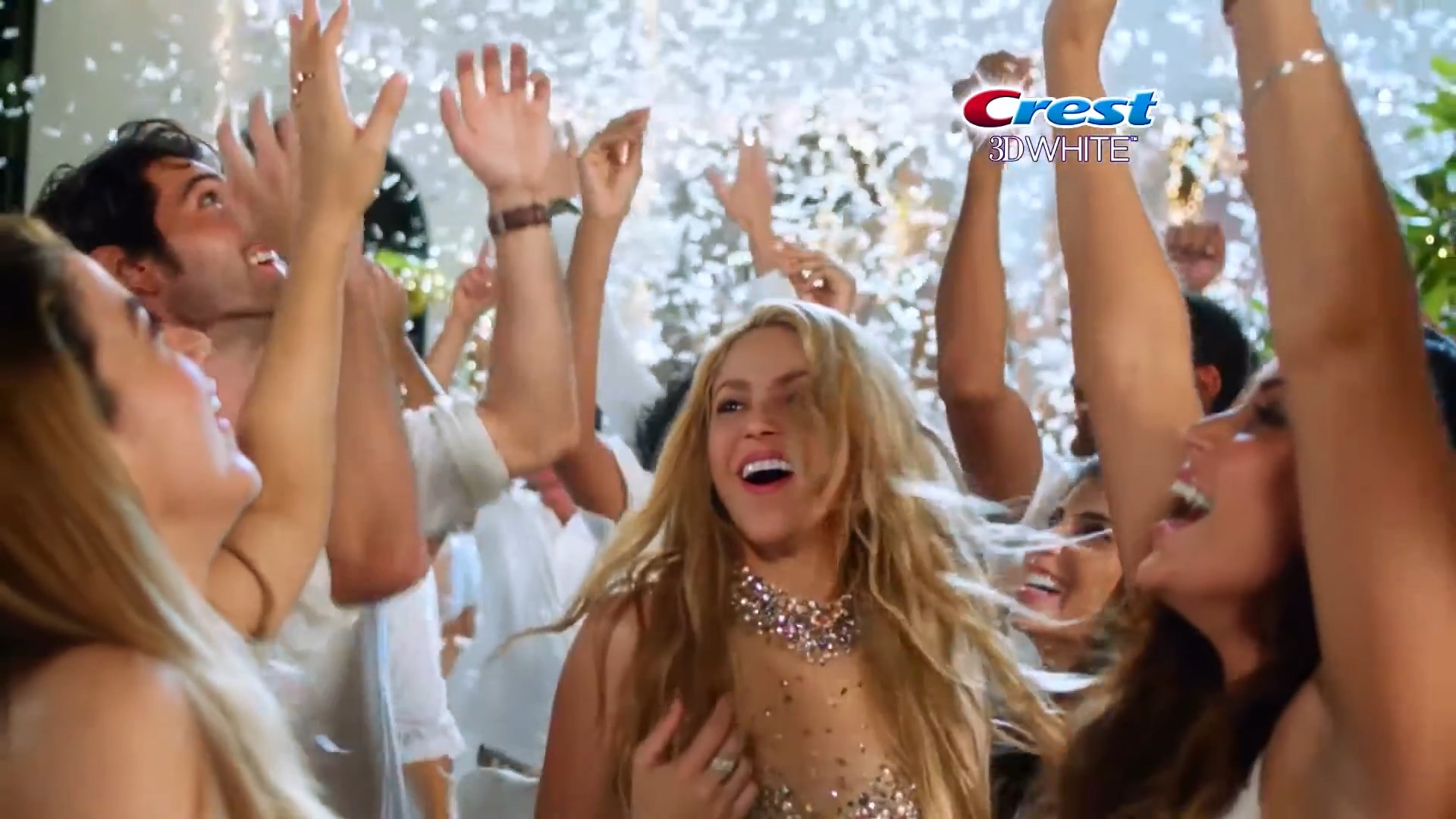 https://e.radikal.host/2024/12/11/Shakira---Comercial-Oral-B-Crest-3D-White-II.mp4_snapshot_00.23.106.jpg