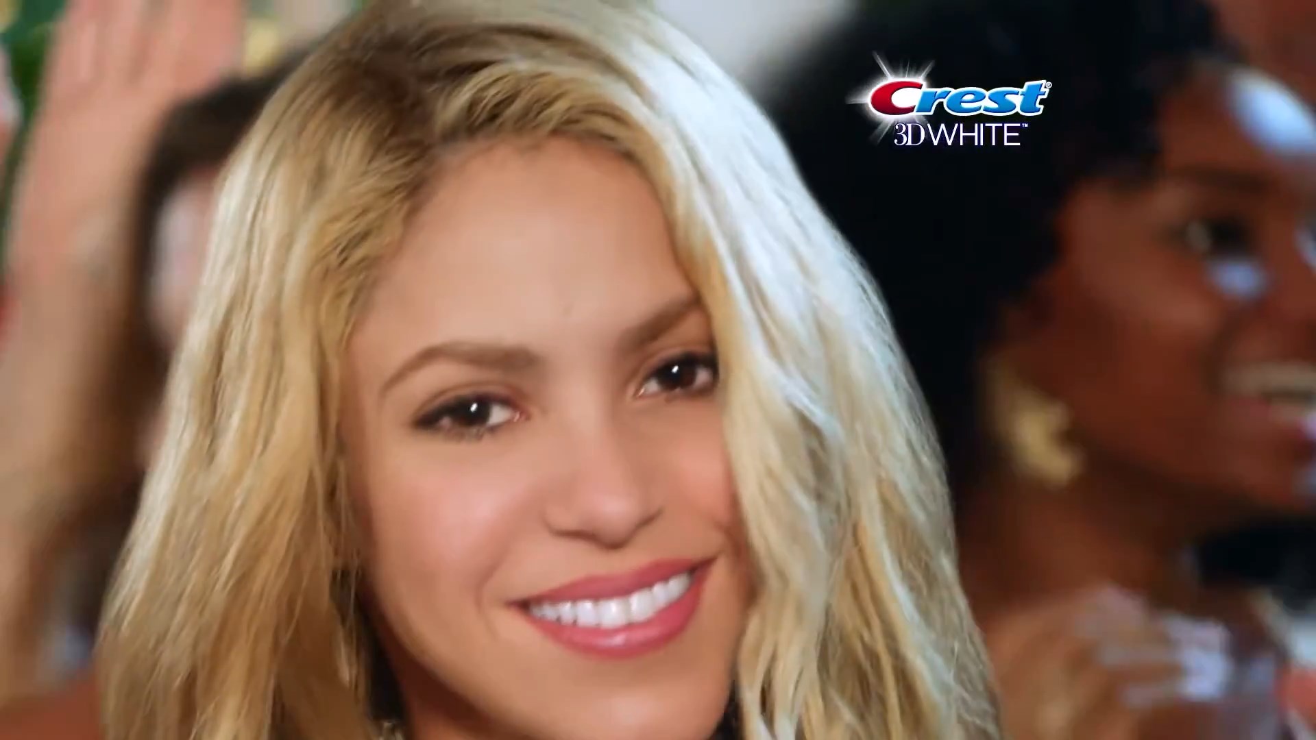 https://e.radikal.host/2024/12/11/Shakira---Comercial-Oral-B-Crest-3D-White-II.mp4_snapshot_00.24.111.jpg