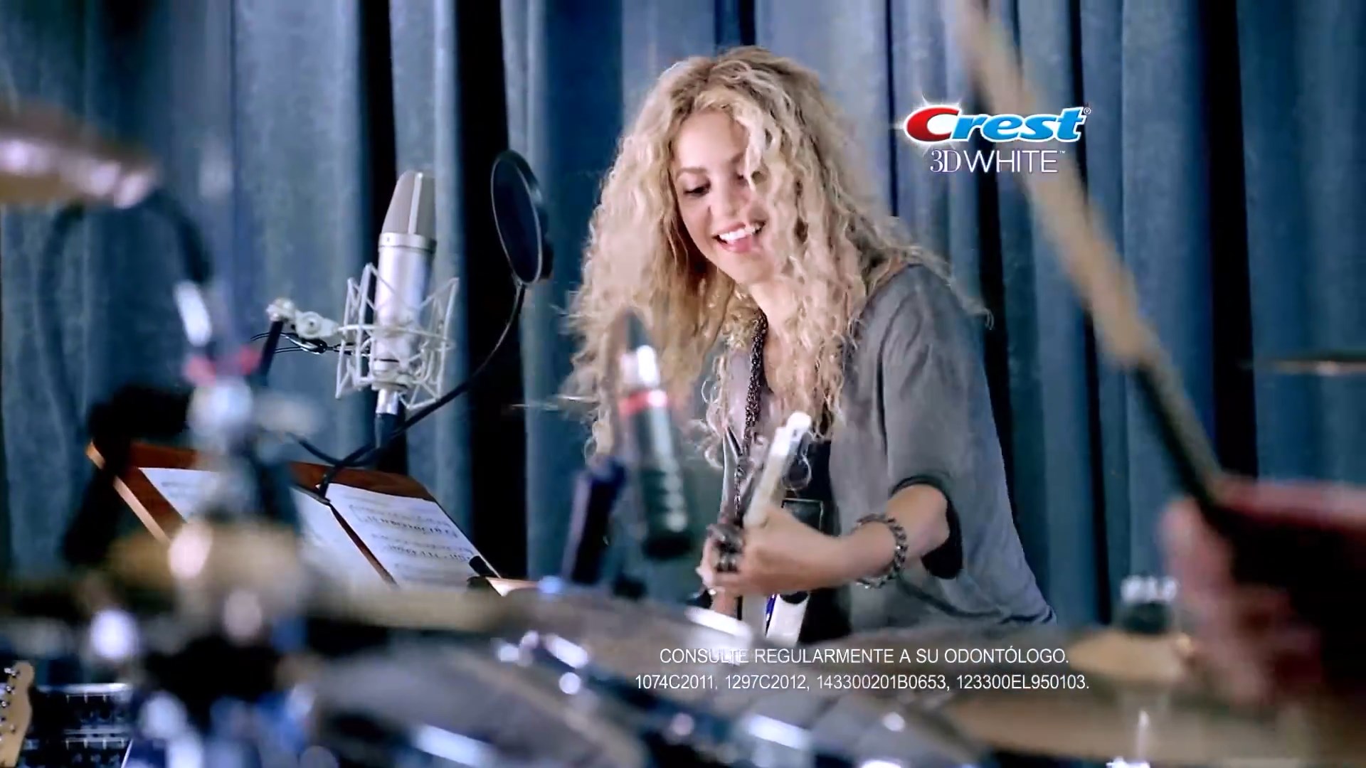 https://e.radikal.host/2024/12/14/Shakira---Comercial-Oral-B-Crest-3D-White-I.mp4_snapshot_00.03.409.jpg