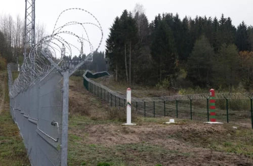 https://e.radikal.host/2024/12/14/lithuanian-border-fence.md.webp