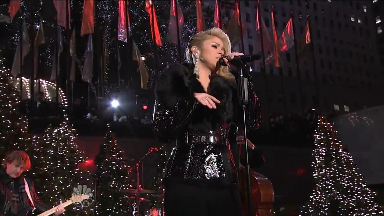 https://e.radikal.host/2024/12/16/Shakira---Santa-Baby-Live-Christmas-In-Rockfeller-Center-2009-HD.mp4_snapshot_02.04.752.jpg