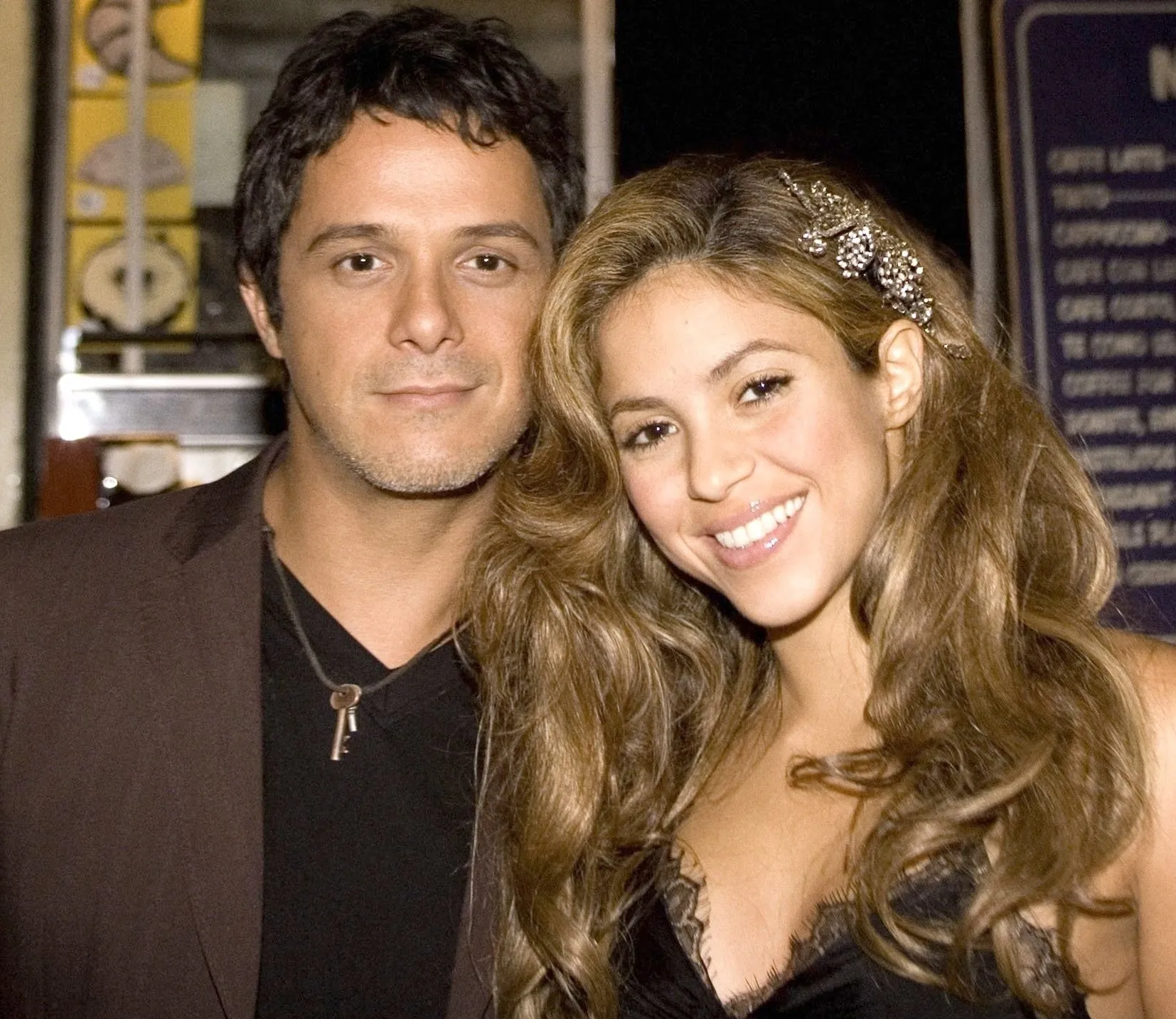 https://e.radikal.host/2024/12/20/shakira-alejandro-sanz-cd.webp