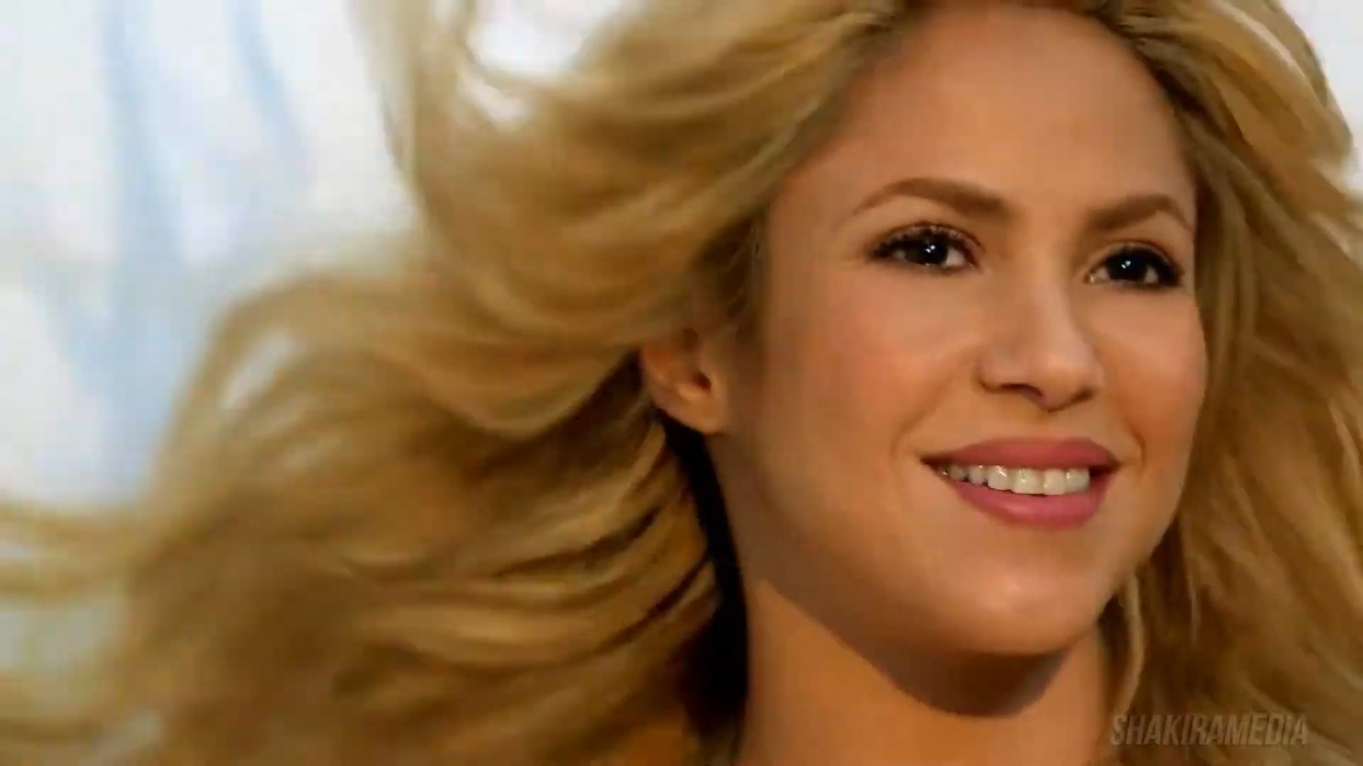 https://e.radikal.host/2024/12/21/Shakira-_-2013-_-Behind-The-Scenes---Self-Magazine.mp4_snapshot_00.08.7383755c710943c170e.jpg