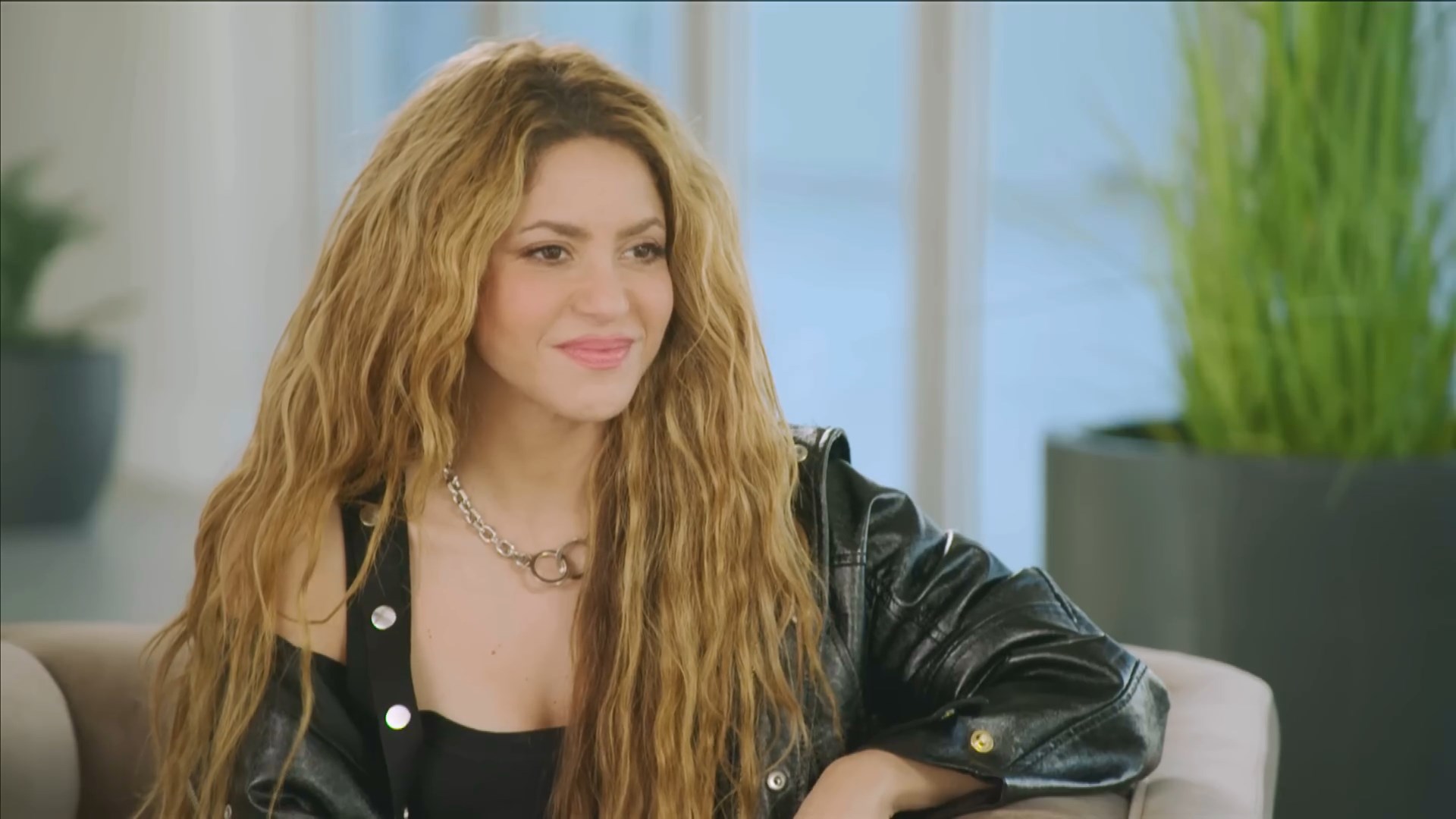 https://e.radikal.host/2024/12/23/SHAKIRA_-entrevista-completa-con-Lili-Estefan-EXCLUSIVA-_-El-Gordo-y-La-Flaca.mp4_snapshot_00.52.635.jpg