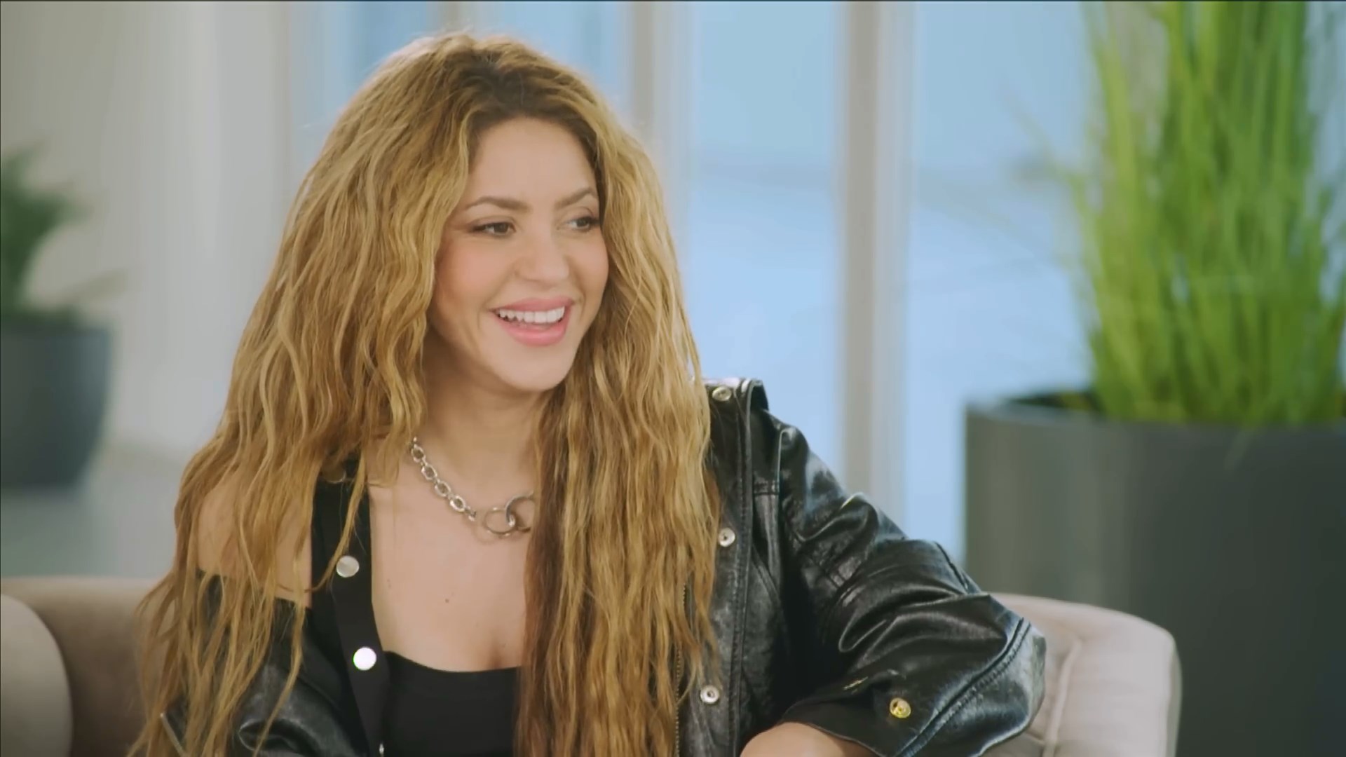 https://e.radikal.host/2024/12/23/SHAKIRA_-entrevista-completa-con-Lili-Estefan-EXCLUSIVA-_-El-Gordo-y-La-Flaca.mp4_snapshot_01.46.437.jpg