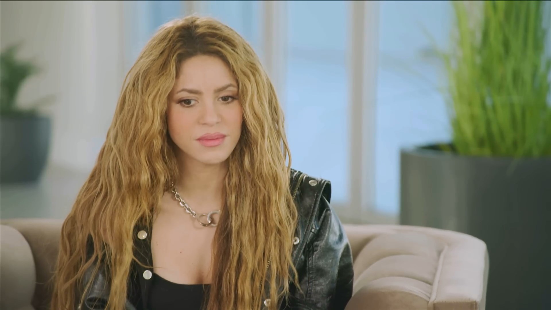 https://e.radikal.host/2024/12/23/SHAKIRA_-entrevista-completa-con-Lili-Estefan-EXCLUSIVA-_-El-Gordo-y-La-Flaca.mp4_snapshot_04.02.259.jpg