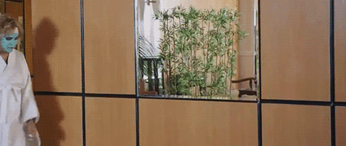 99px_ru_animacii_20711_devushka_v_belom_halate_i_kosmeticheskoj_maskoj_na.gif