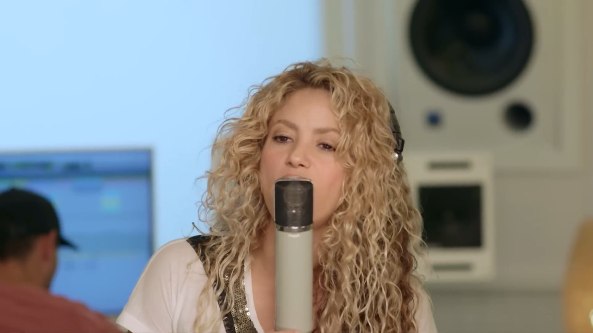 https://e.radikal.host/2025/01/09/Shakira---Try-Everything-Official-Video.mp4_snapshot_00.22.675.jpg