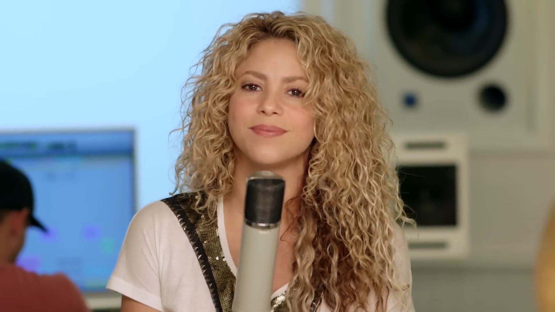 https://e.radikal.host/2025/01/09/Shakira---Try-Everything-Official-Video.mp4_snapshot_03.12.059.jpg