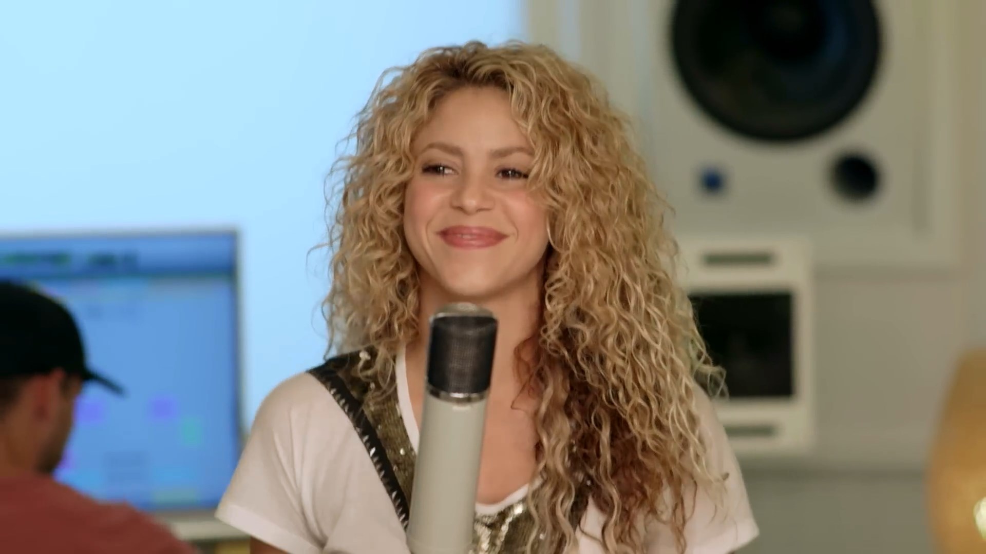 https://e.radikal.host/2025/01/09/Shakira---Try-Everything-Official-Video.mp4_snapshot_03.12.633.jpg