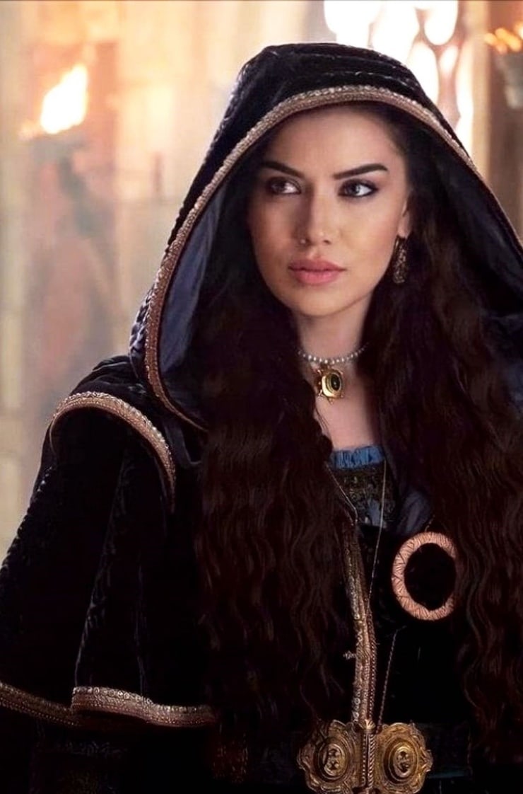 https://e.radikal.host/2025/01/18/740full-fahriye-evcen-8.jpg