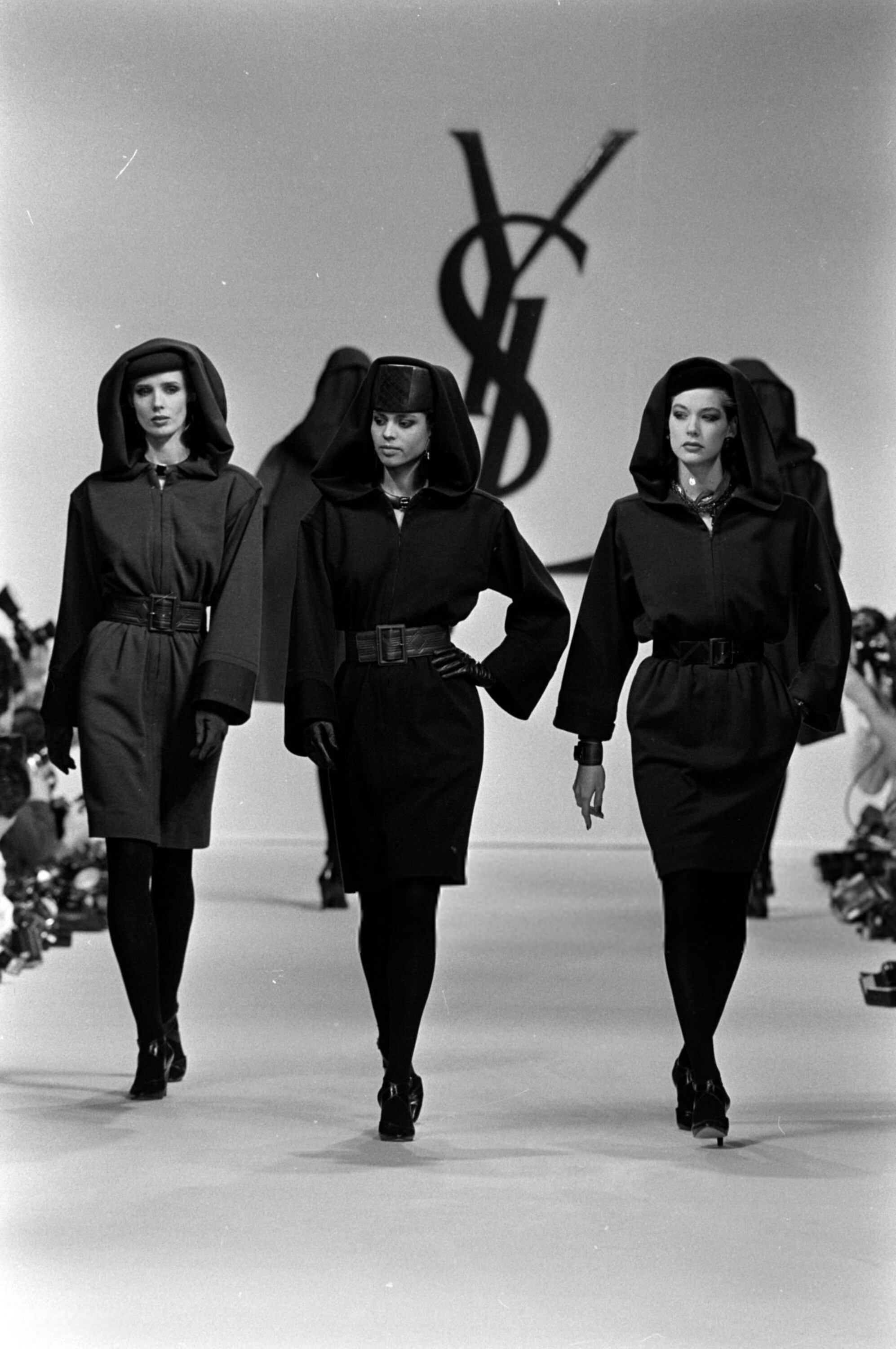 https://e.radikal.host/2025/03/03/Rochelle_Redfield_Yves_Saint_Laurent_FW1985_01.jpg.4433eba48ce28a3ed5f62ccd2dcfb07b.jpg